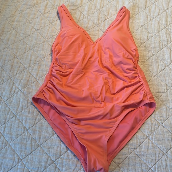 Coral one piece - Picture 4 of 7